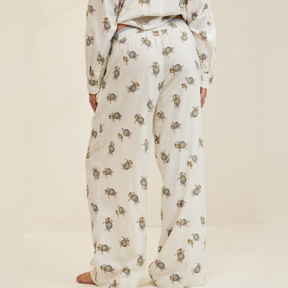 Aerie Cindy Lou Who Grinch Pajama Pants NWT Best Seller - Picture 7 of 9